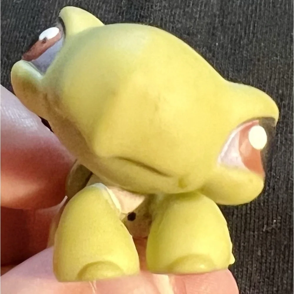 Hasbro Littlest Pet Shop‎ Turtle Figure Yellow with Pink Spots